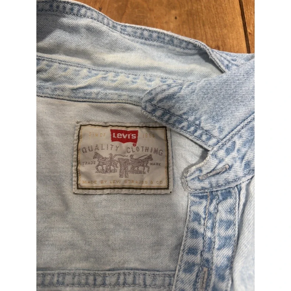 Vintage Levi's Men's Large Light Blue Washed Denim Band Collar Button Shirt